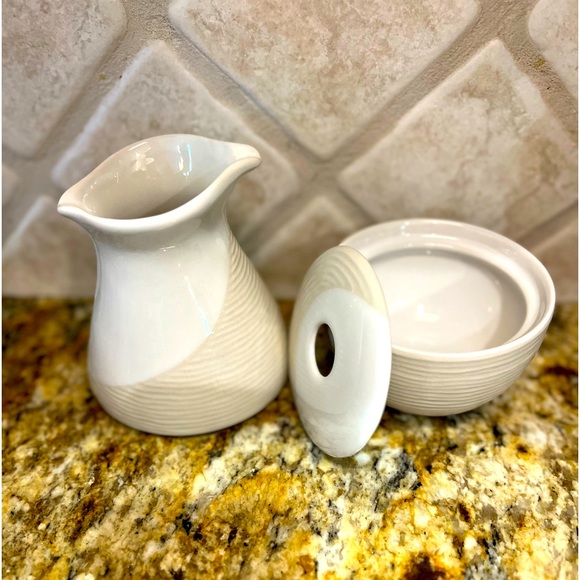 3 Piece Vintage Pfaltzgraff Creamer Sugar bowl 
with Lid - Picture 5 of 5